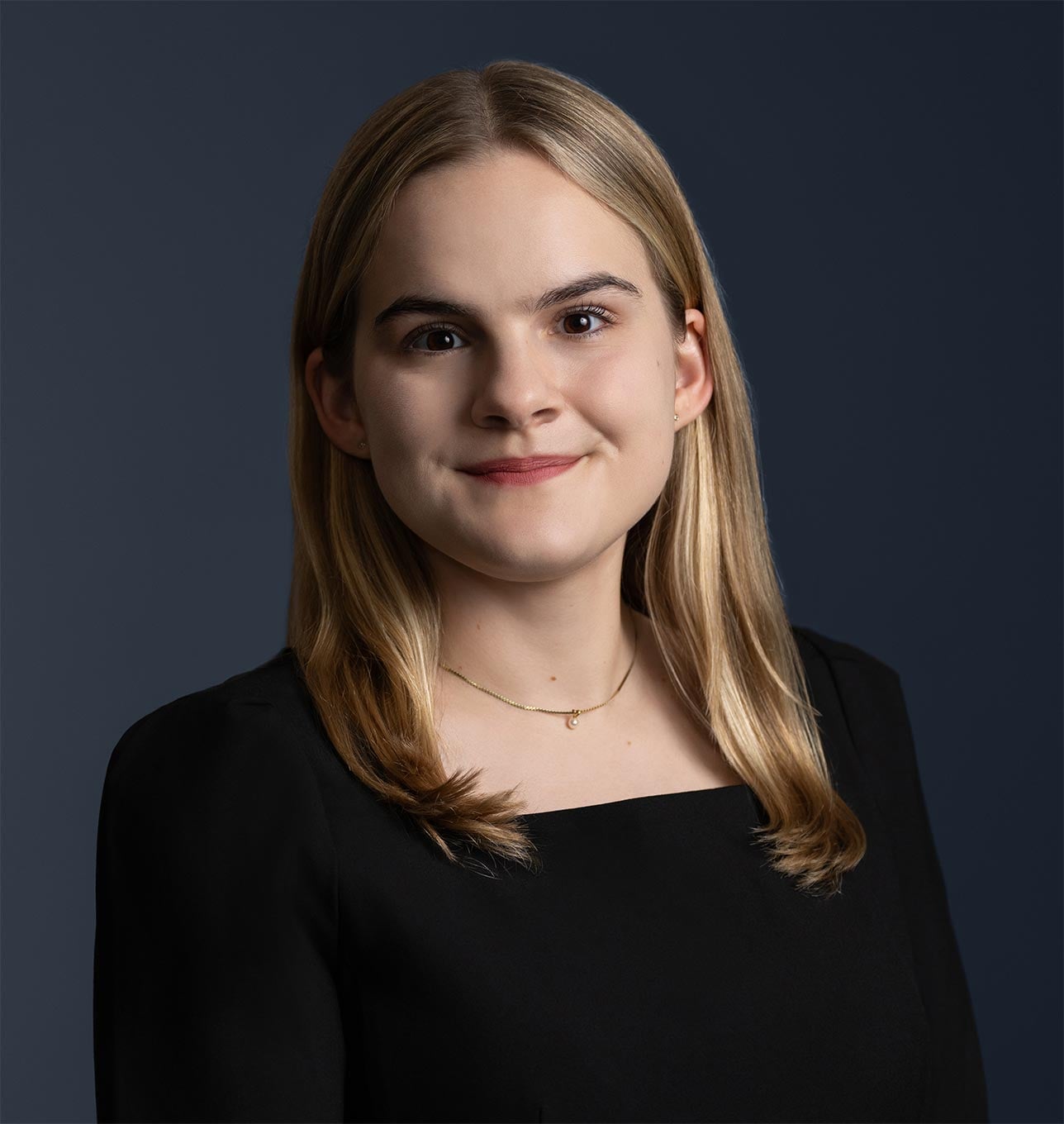 Headshot of Nina Holl