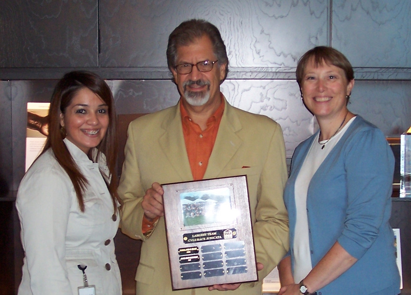 Tanya Mendoza and Marc Kadish of Mayer Brown, with Meg Brown of CVLS, accepting the award for the largest law firm team for the 2007 Race Judicata